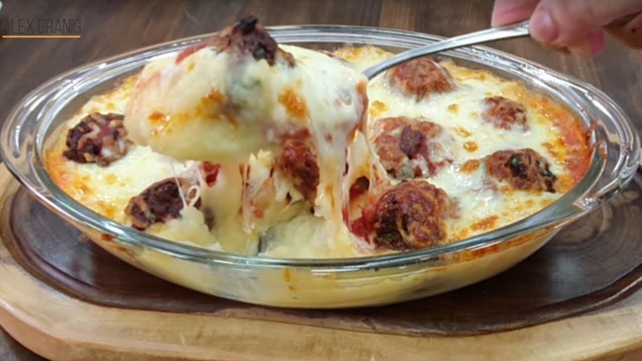 Almôndegas Gratinadas com Com Purê de Batata
