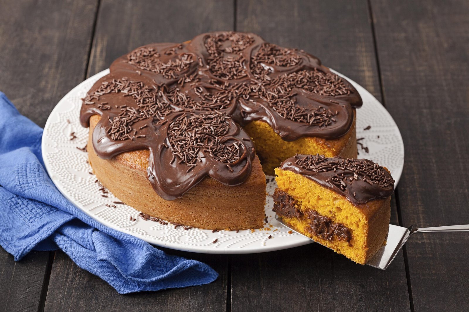 Bolo de Cenoura com Brigadeiro e Recheio