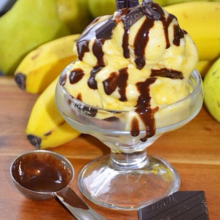 Sorvete de Banana com Calda Quente
