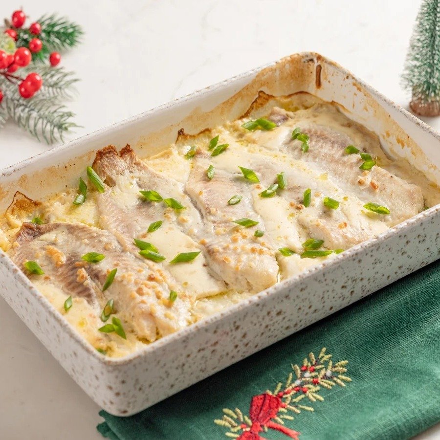 TILÁPIA ASSADA COM CREME DE CEBOLA