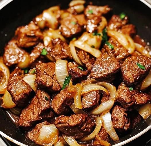 Picadinho de Carne Acebolado